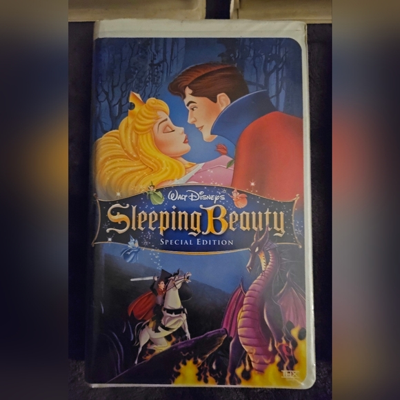 Vintage Bundle VHS Disney Classics - Picture 3 of 8